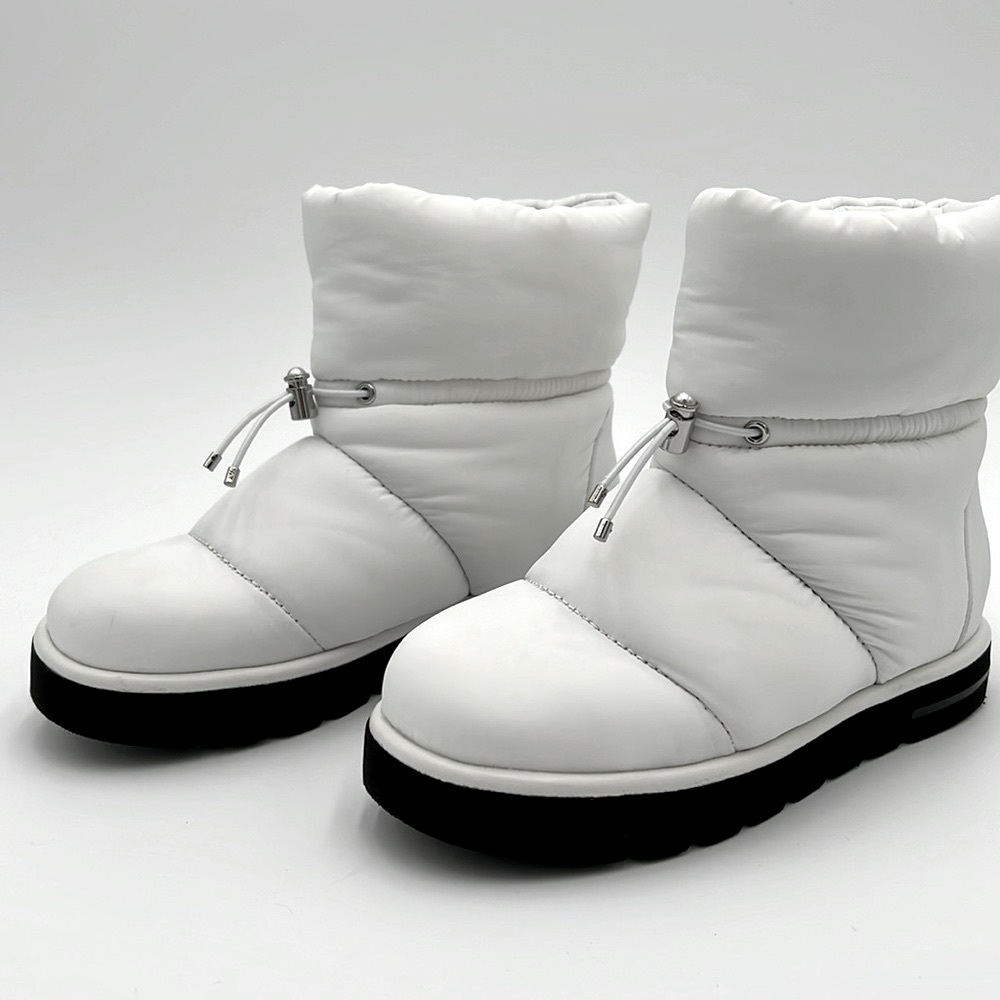 🪽New Woman’s STUART WEITZMAN Polar Lug Boots NWOB